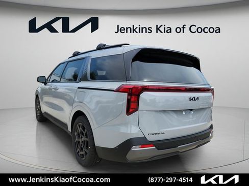 New 2026 Kia Carnival SX w/ SX Dark Edition Package FWD image 7