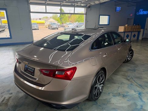 Used 2018 Chevrolet Malibu LT w/ True North Edition FWD image 2