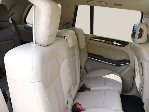 Used 2014 Mercedes-Benz GL 550 4MATIC image 21