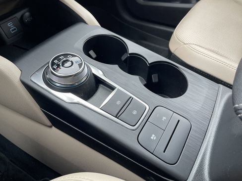 Certified 2022 Ford Escape Titanium image 22