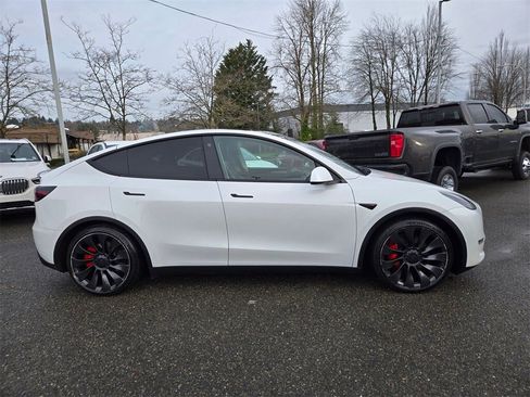 Used 2023 Tesla Model Y Performance image 4