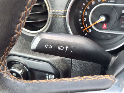 Used 2023 Jeep Gladiator Overland AWD/4WD image 37