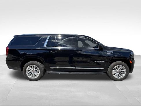 Used 2024 GMC Yukon XL SLT AWD/4WD image 7