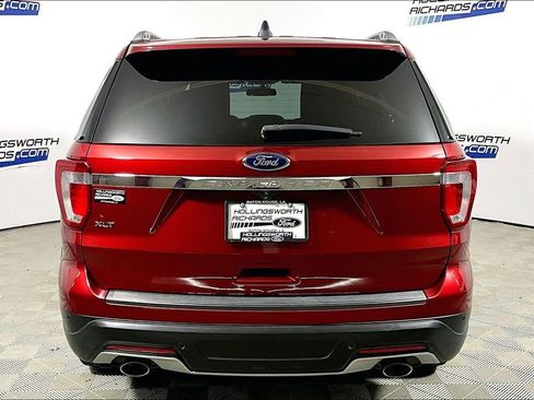 Used 2018 Ford Explorer XLT FWD image 4