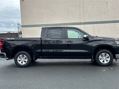Used 2025 Chevrolet Silverado 1500 LT image 3