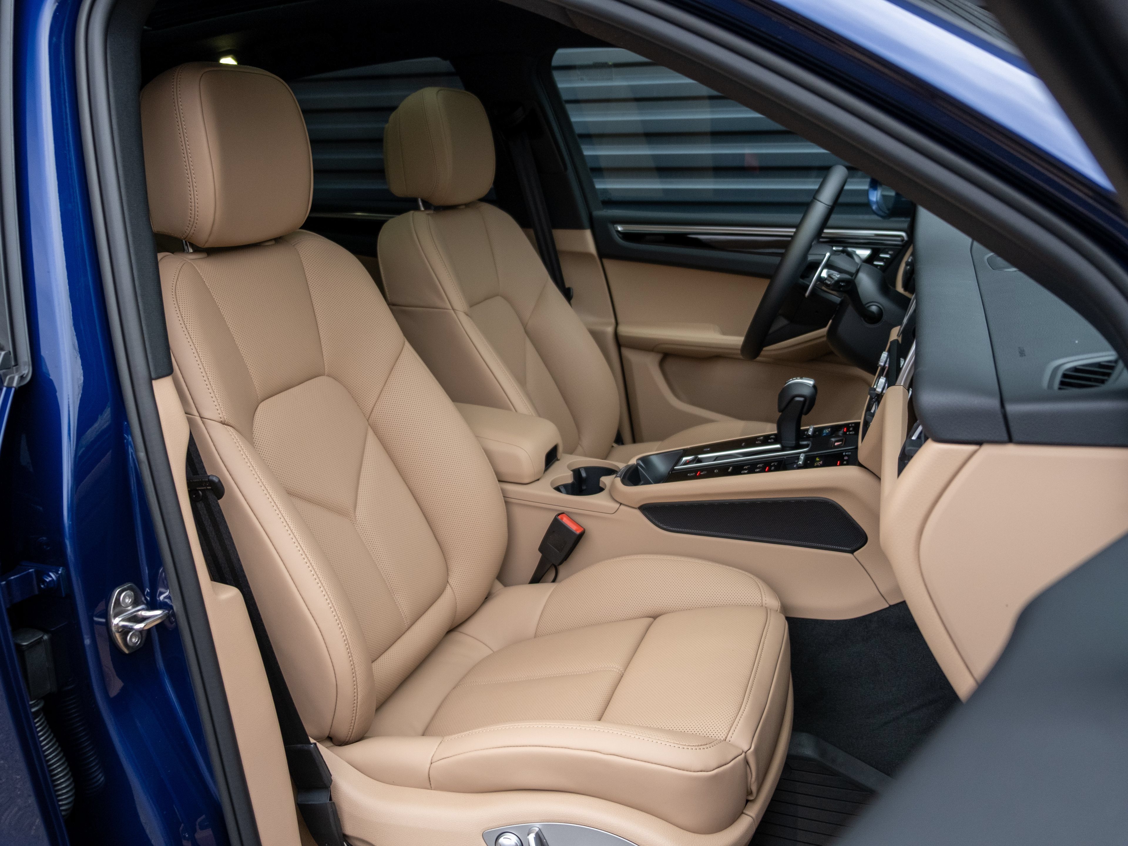 Certified 2026 Porsche Macan AWD/4WD image 39