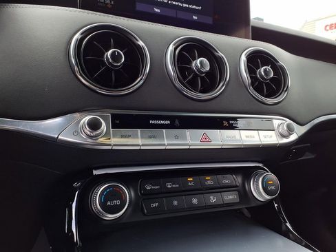 Used 2022 Kia Stinger GT2 image 19