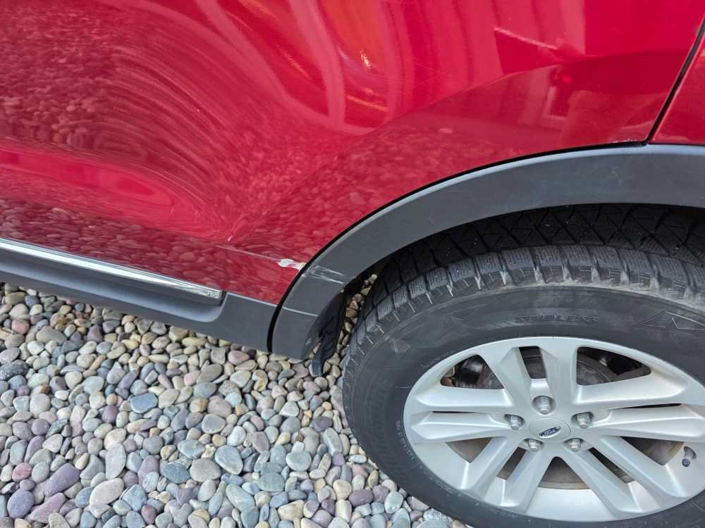 Used 2014 Ford Explorer XLT w/ Equipment Group 202A AWD/4WD image 14