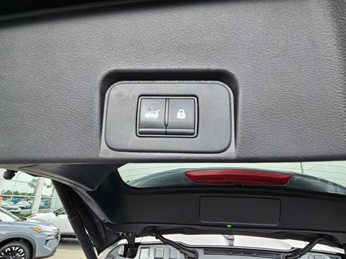 Used 2025 Nissan Rogue SV AWD/4WD image 10