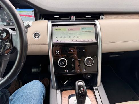 Used 2020 Land Rover Discovery Sport SE AWD/4WD image 19