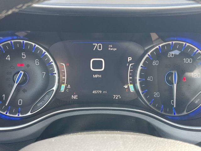 Used 2025 Chrysler Pacifica Limited FWD image 20