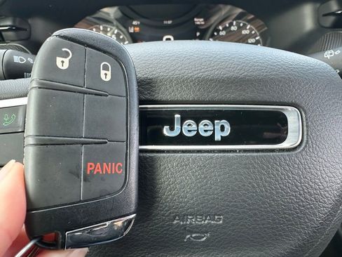 Used 2025 Jeep Compass Trailhawk AWD/4WD image 47