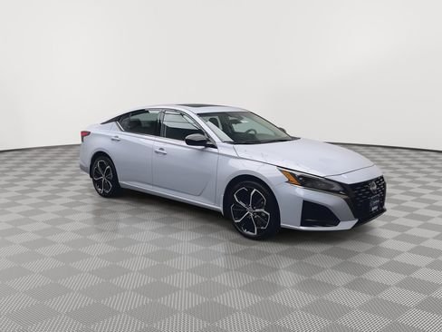 Used 2024 Nissan Altima 2.5 SR w/ SR Premium Package AWD/4WD image 33