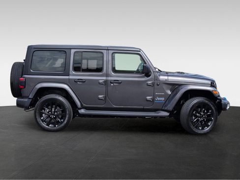 Used 2023 Jeep Wrangler Unlimited Sahara AWD/4WD image 4