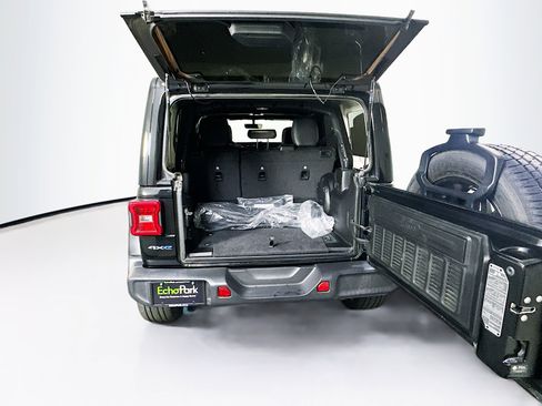 Used 2023 Jeep Wrangler Sahara image 28