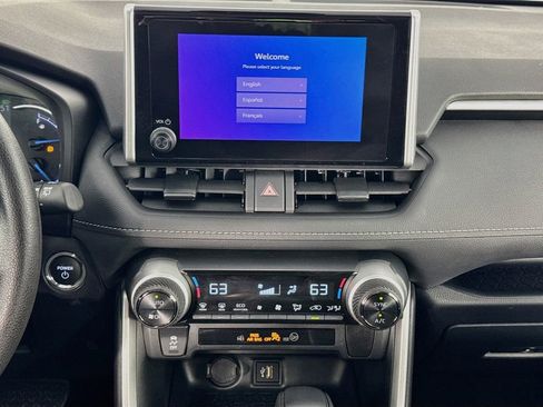 Used 2025 Toyota RAV4 XLE AWD/4WD image 39