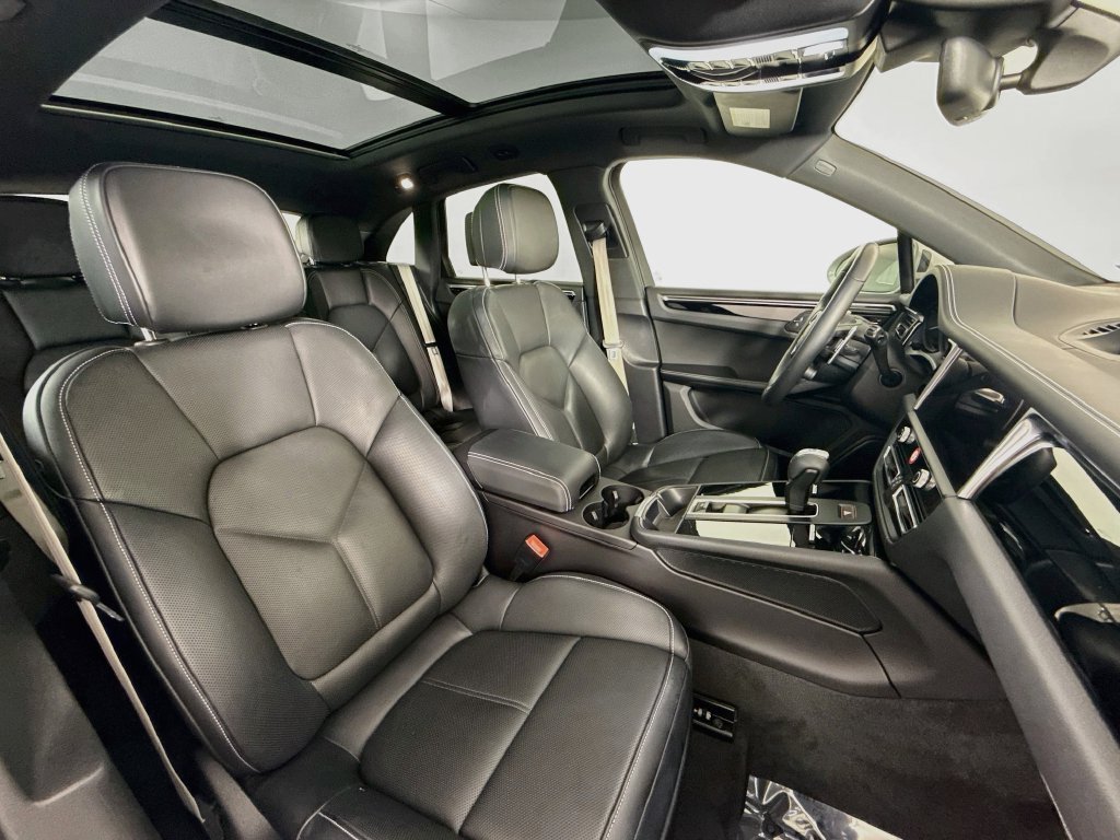 Certified 2024 Porsche Macan S AWD/4WD image 28