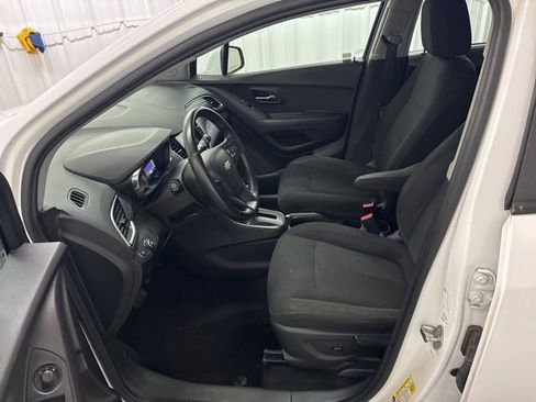 Used 2018 Chevrolet Trax LS FWD image 24