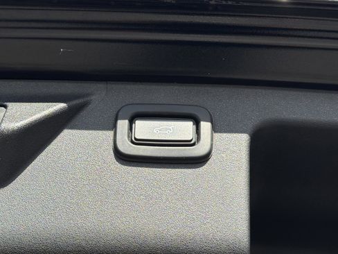 Used 2020 Land Rover Discovery Sport SE R-Dynamic image 32