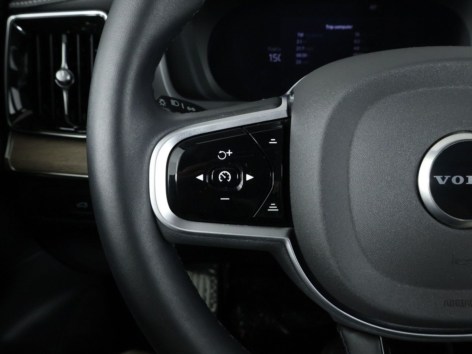 Certified 2026 Volvo XC90 B6 Plus w/ Protection Package AWD/4WD image 10