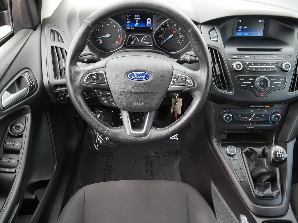 Used 2016 Ford Focus SE w/ SE Cold Weather Package FWD image 17