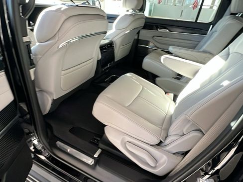 New 2026 Jeep Grand Wagoneer Summit image 18