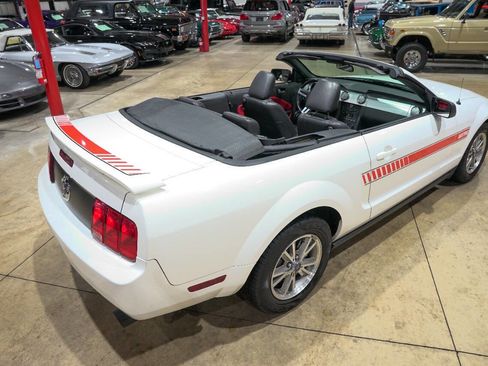 Used 2005 Ford Mustang Premium image 17