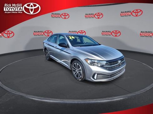 Used 2024 Volkswagen Jetta Sport FWD image 2
