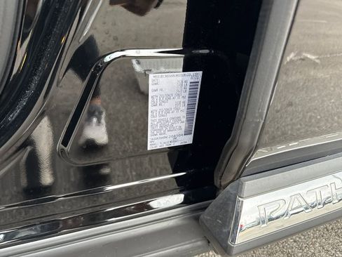 Used 2022 Nissan Pathfinder Platinum w/ Cargo Package image 29