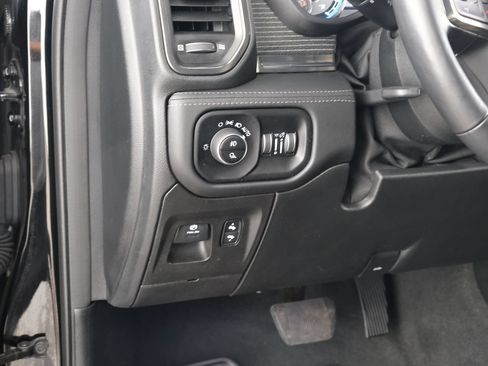 Used 2020 RAM 1500 Limited w/ Black Appearance Package RWD image 28
