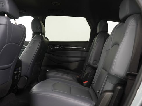 Used 2023 Buick Enclave Essence image 19