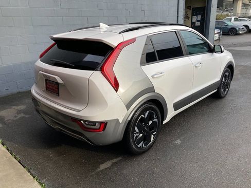 Used 2023 Kia Niro Wave w/ Wave Preserve Package image 3