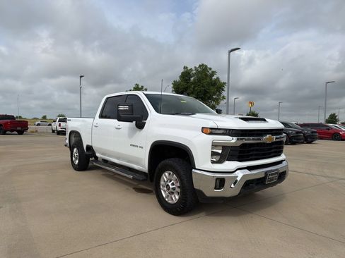 Used 2024 Chevrolet Silverado 2500 LT w/ Convenience Package AWD/4WD image 8