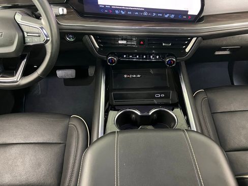 Used 2025 Chevrolet Tahoe Premier image 17