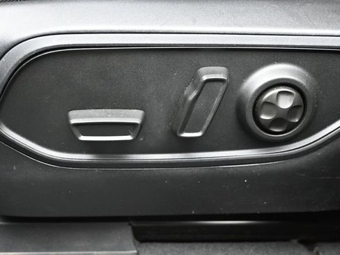 Used 2023 Jeep Grand Cherokee Limited AWD/4WD image 30