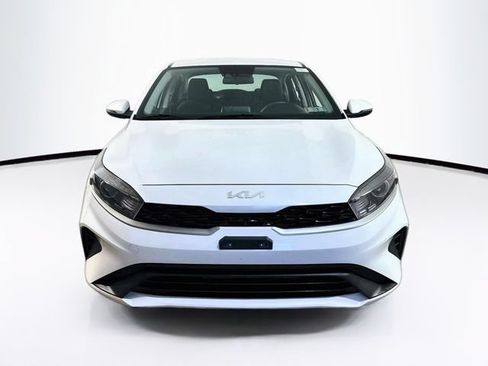 Used 2023 Kia Forte LXS w/ LXS Technology Package FWD image 2