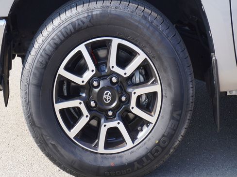 Used 2017 Toyota Tundra SR5 w/ SR5 Upgrade Package image 7