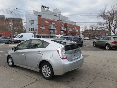 Used 2013 Toyota Prius Plug-In Hybrid image 5