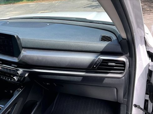 Used 2024 Kia Telluride S AWD/4WD image 23