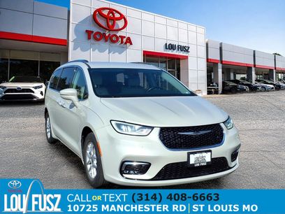 Used 2021 Chrysler Pacifica Touring-L w/ Uconnect Theater Family Group