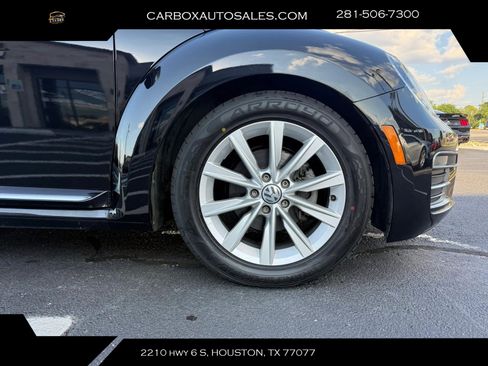 Used 2018 Volkswagen Beetle 2.0T SE FWD image 24