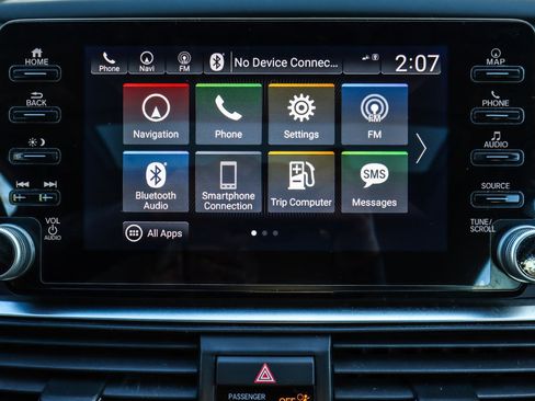 Used 2018 Honda Accord Touring image 10