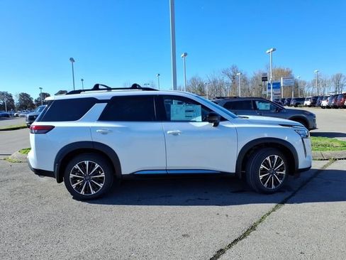 New 2026 Nissan Pathfinder Platinum AWD/4WD image 2