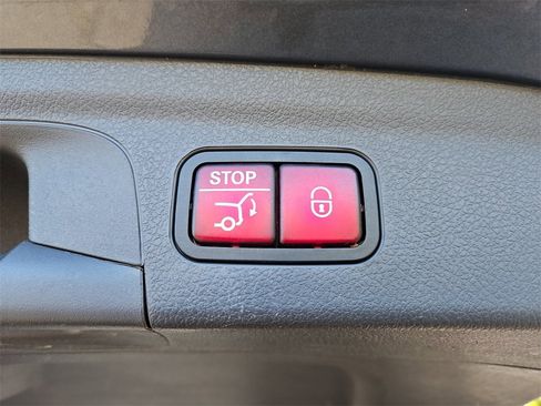 Used 2020 Mercedes-Benz GLE 450 4MATIC w/ Premium Package image 26