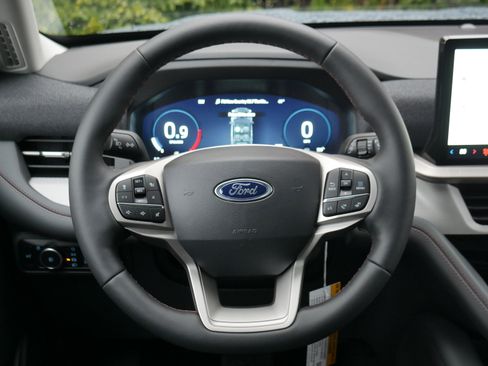 New 2026 Ford Explorer Active w/ Active Comfort Package image 6