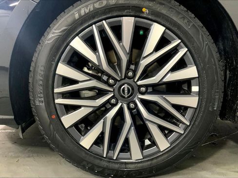 Used 2025 Nissan Altima 2.5 SV image 9