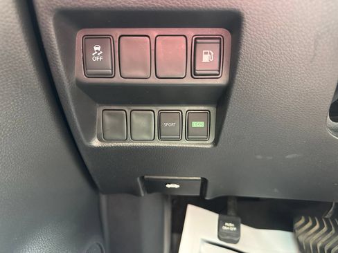 Used 2018 Nissan Rogue S FWD image 23