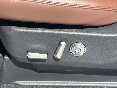 New 2025 Lincoln Navigator Reserve image 11