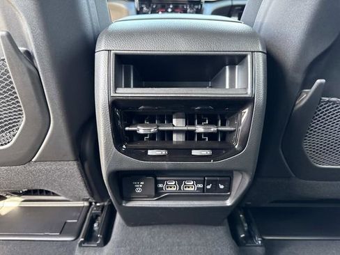 New 2025 Jeep Grand Cherokee Limited w/ Black Appearance Package image 30