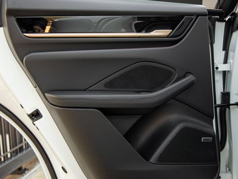 Certified 2025 Porsche Macan Electric RWD image 32